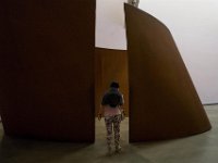 Im Erdgeschoss gesponsert vom Stahlkonzern Arcelor die Installation "The Matter of Time" von Richard Serra.
